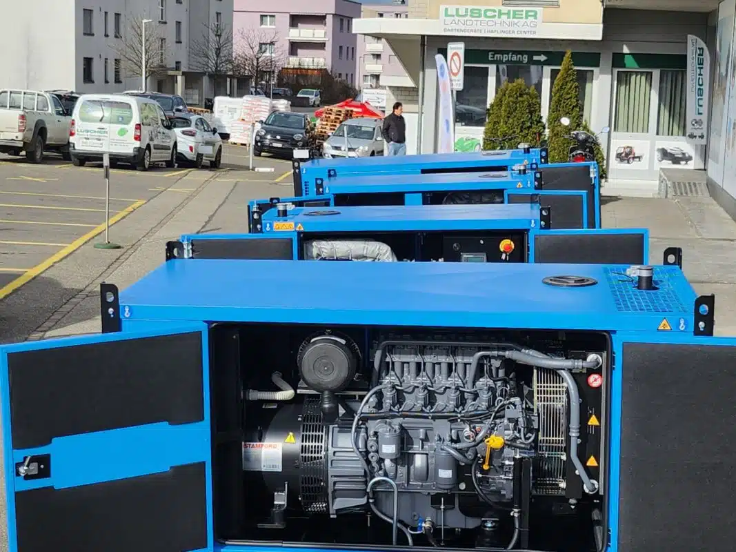 Dieselgenerator für Bau und Industrie AVR-Spannungsregelung E-Start Optional mit Fernbedienung Multifunktionsanzeige